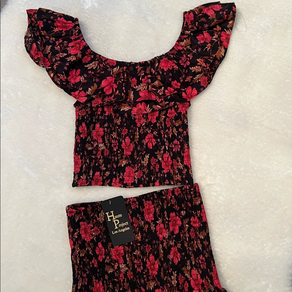 🌹Haute Project Los Angeles Top and Skirt Set - Picture 5 of 7